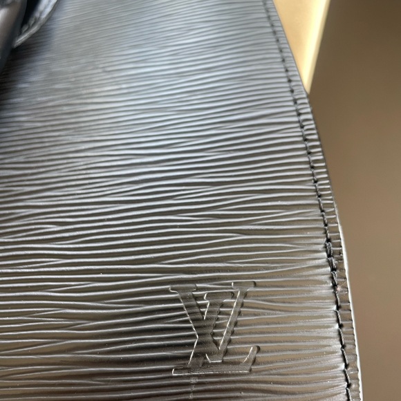 Louis Vuitton Black Epi Leather Pont Neuf PM - Picture 6 of 13